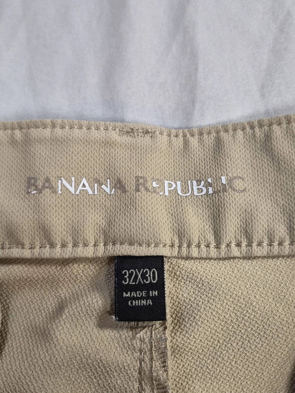Men's Classic Banana Republic Khaki Pants - Neutral Beige Size 32×30